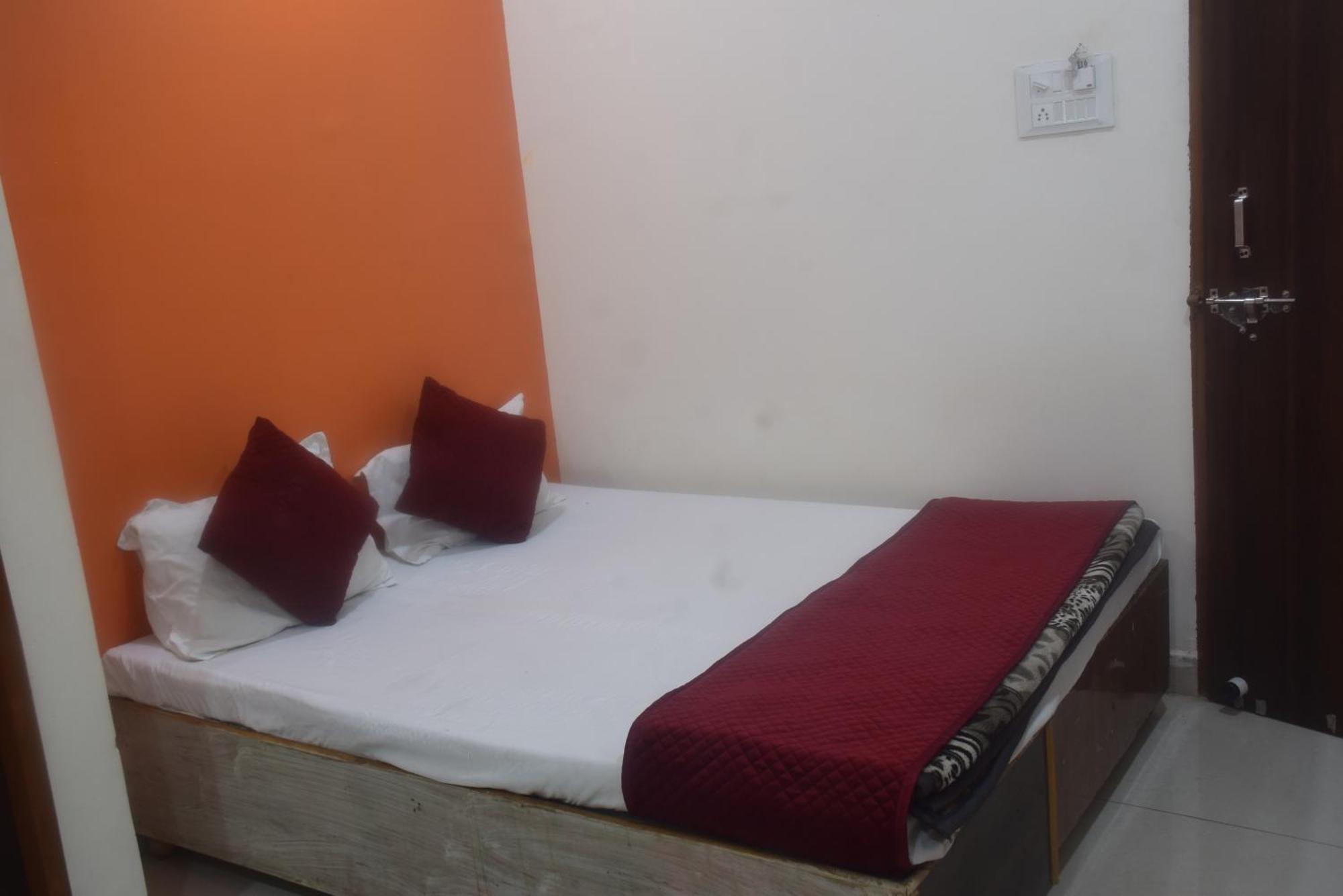 Hotel Thakur Ji Бхопал Экстерьер фото