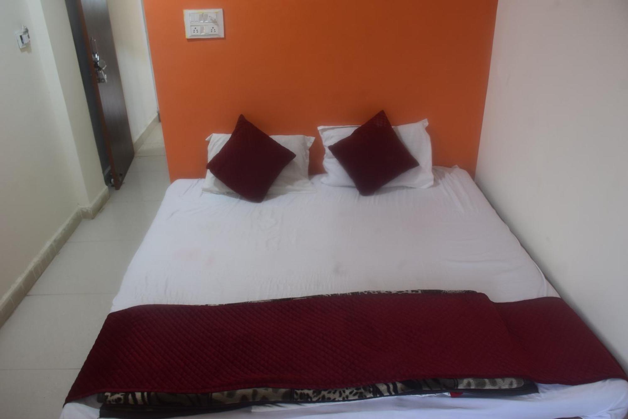 Hotel Thakur Ji Бхопал Экстерьер фото