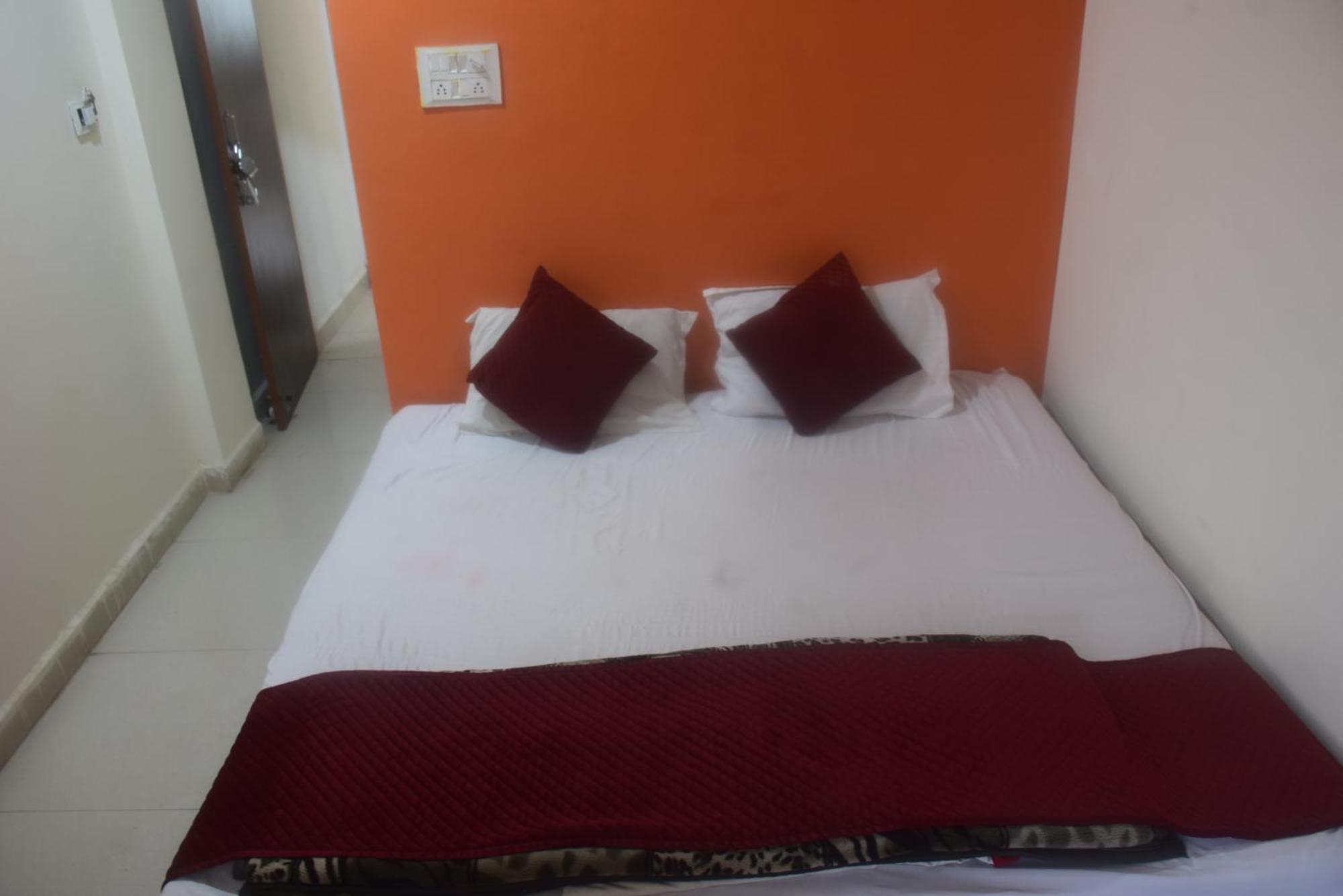Hotel Thakur Ji Бхопал Экстерьер фото