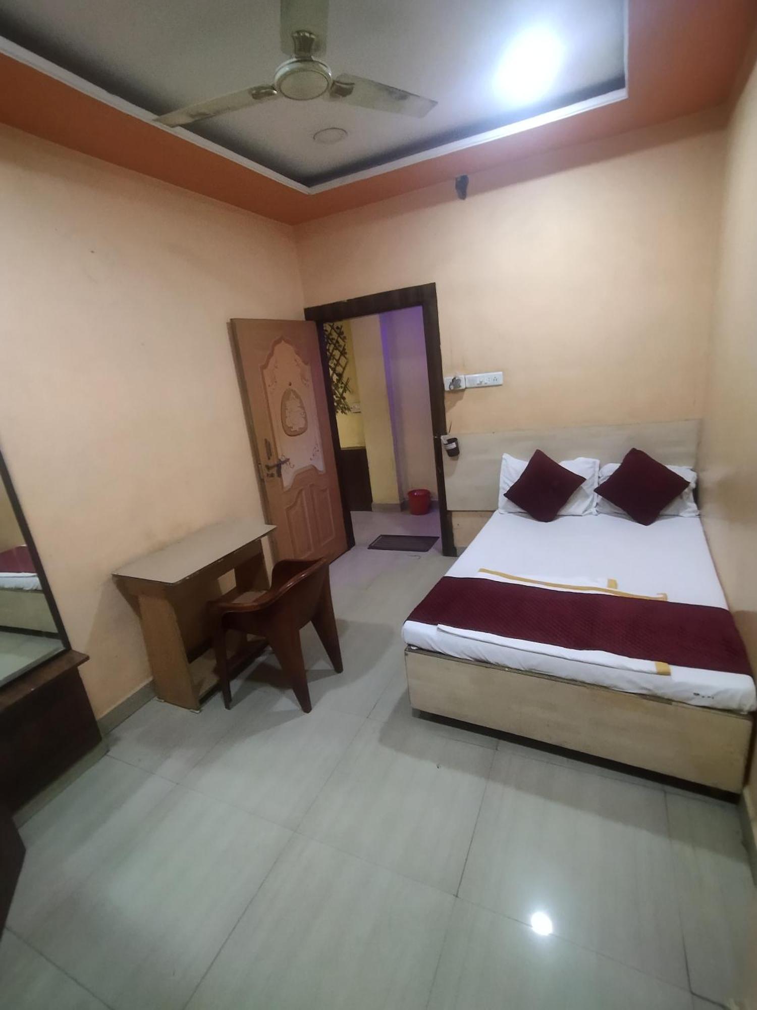 Hotel Thakur Ji Бхопал Экстерьер фото