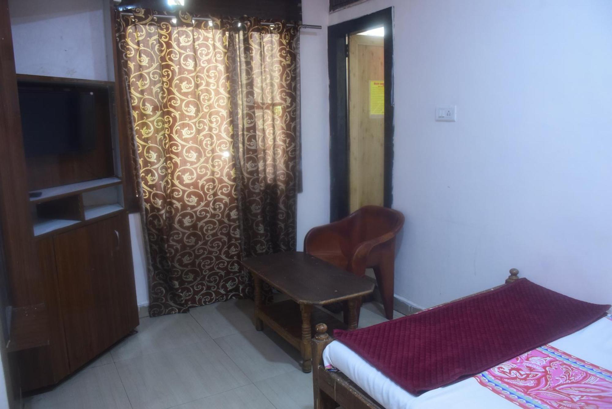 Hotel Thakur Ji Бхопал Экстерьер фото
