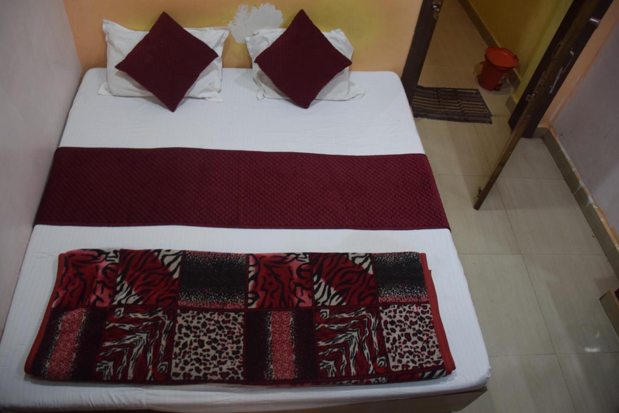 Hotel Thakur Ji Бхопал Экстерьер фото
