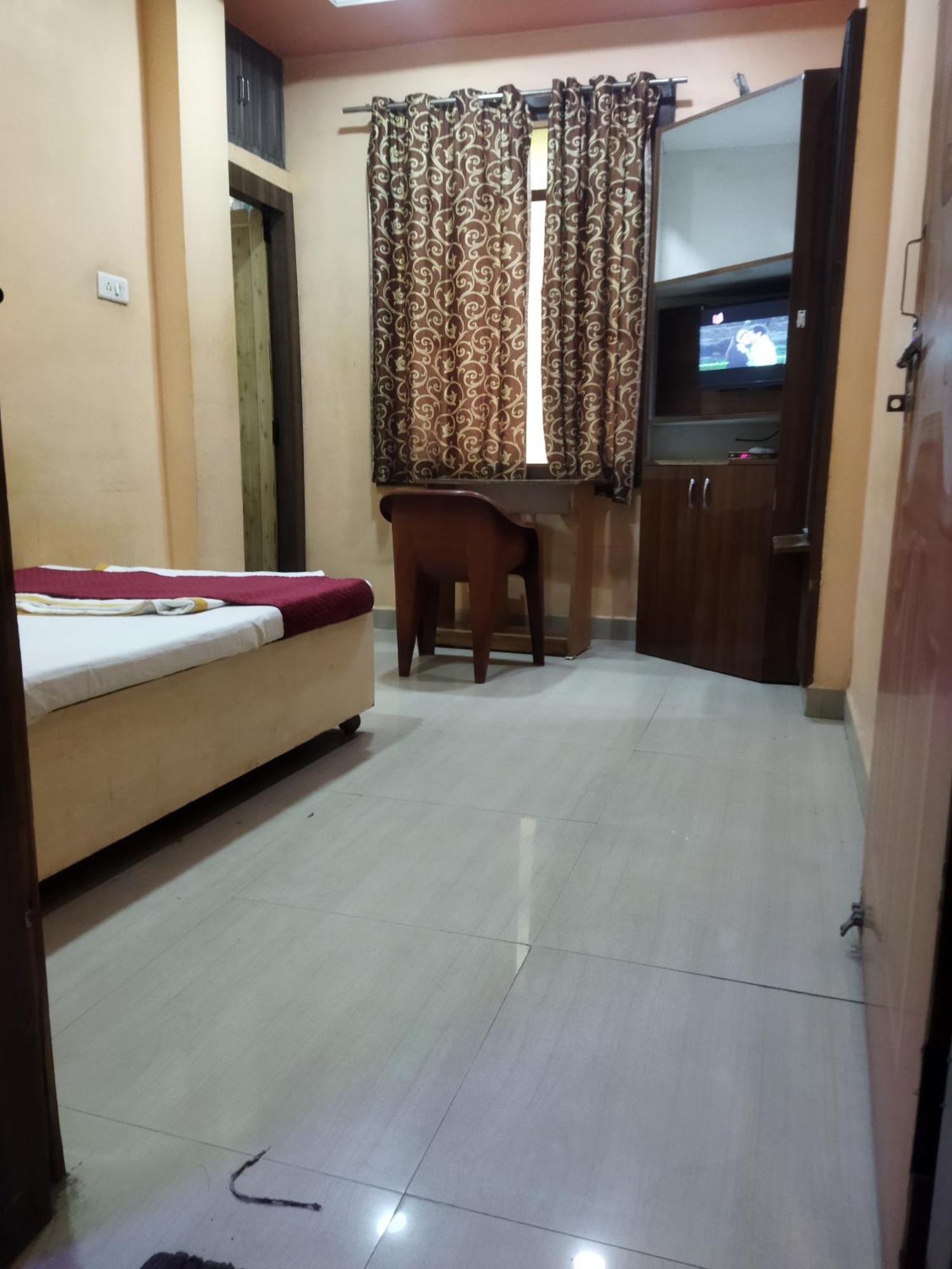 Hotel Thakur Ji Бхопал Экстерьер фото