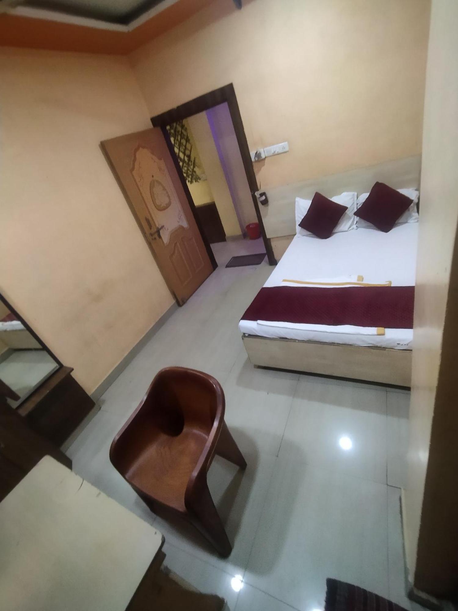 Hotel Thakur Ji Бхопал Экстерьер фото