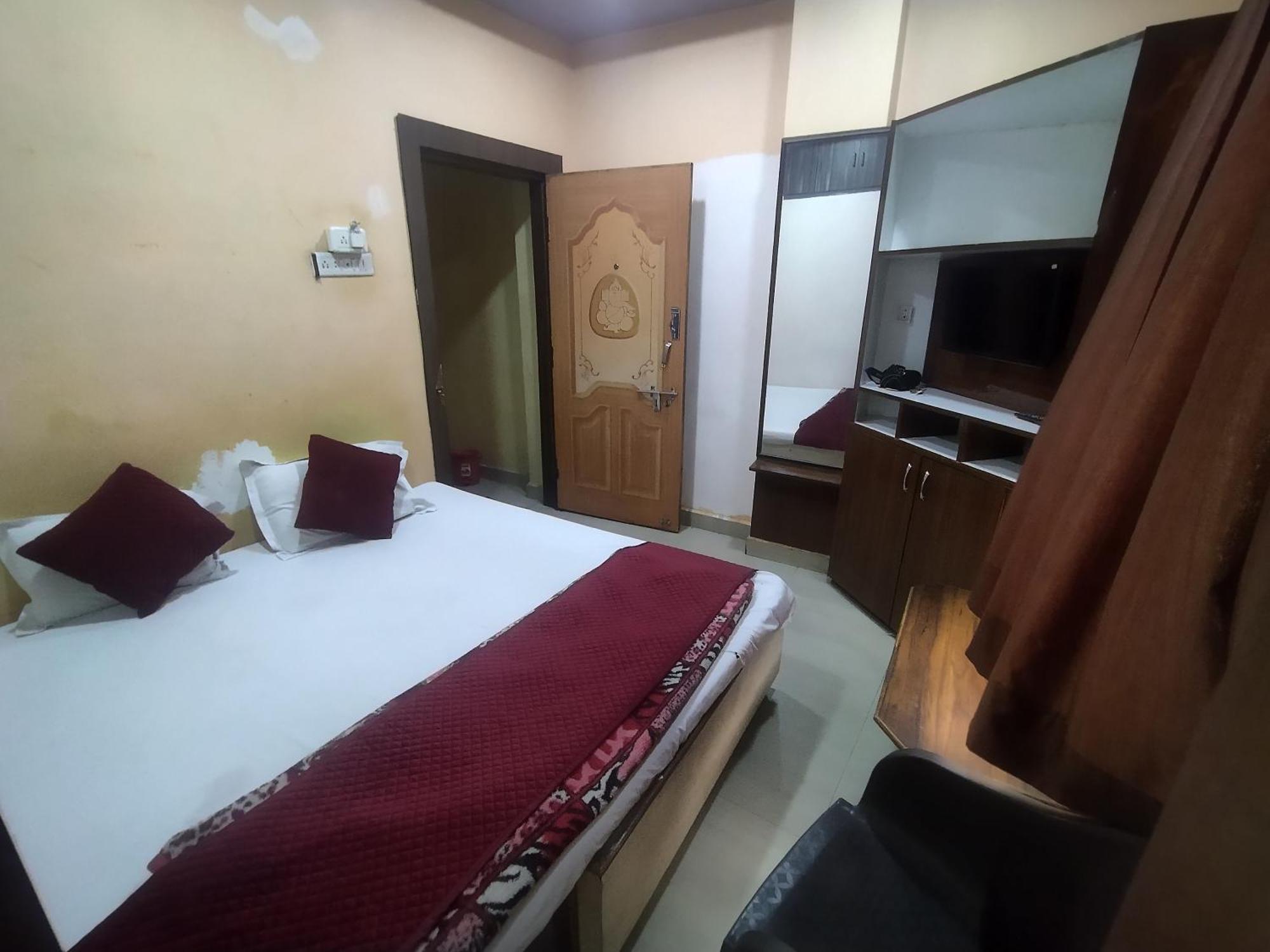 Hotel Thakur Ji Бхопал Экстерьер фото