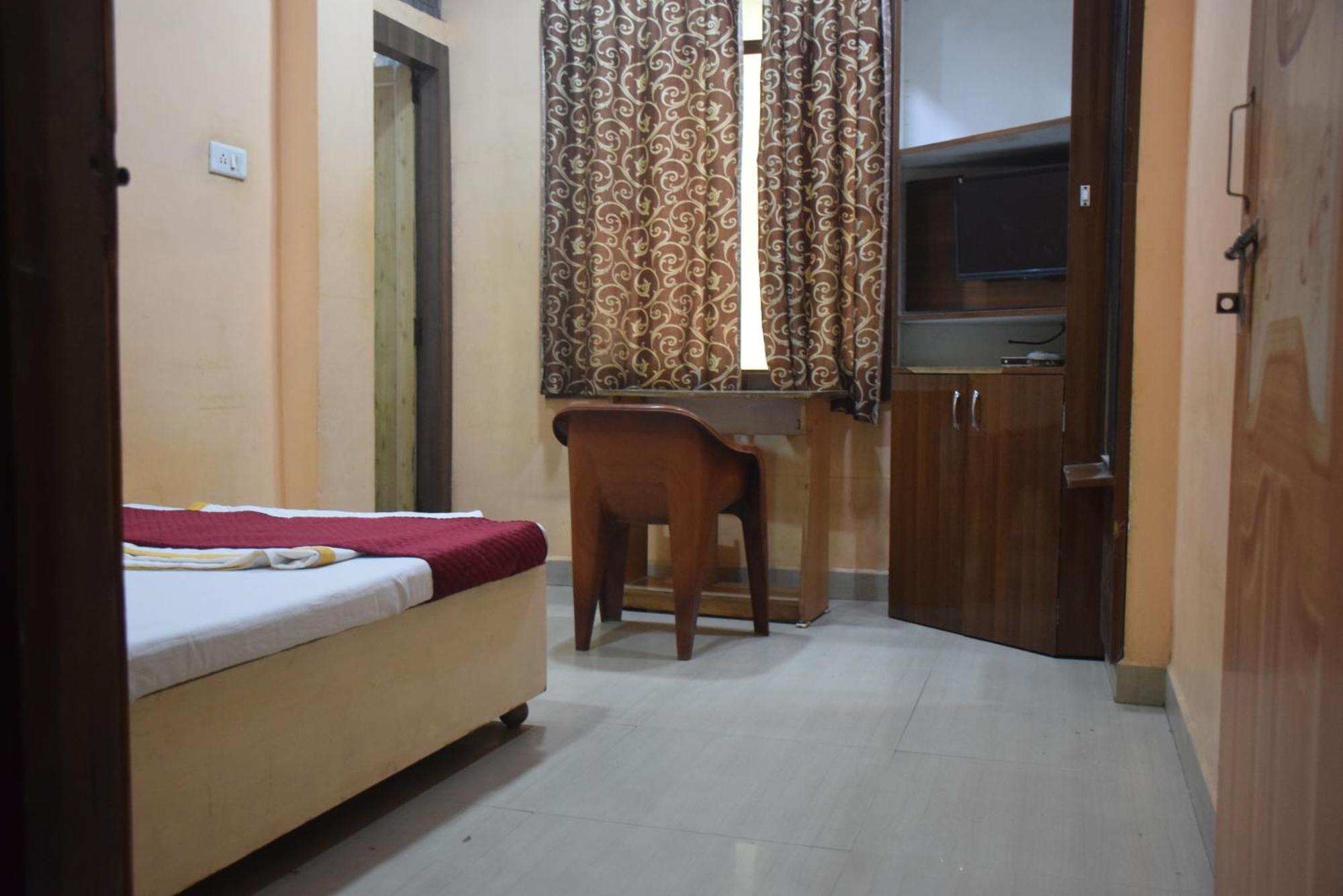 Hotel Thakur Ji Бхопал Экстерьер фото