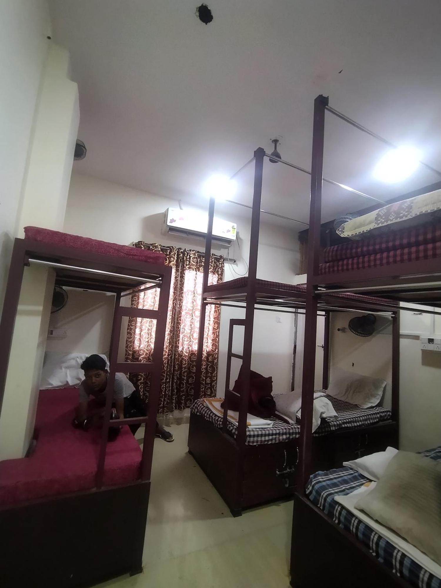 Hotel Thakur Ji Бхопал Экстерьер фото